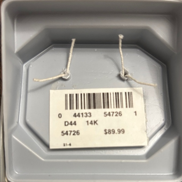 14 K hoop earring - Picture 2 of 3